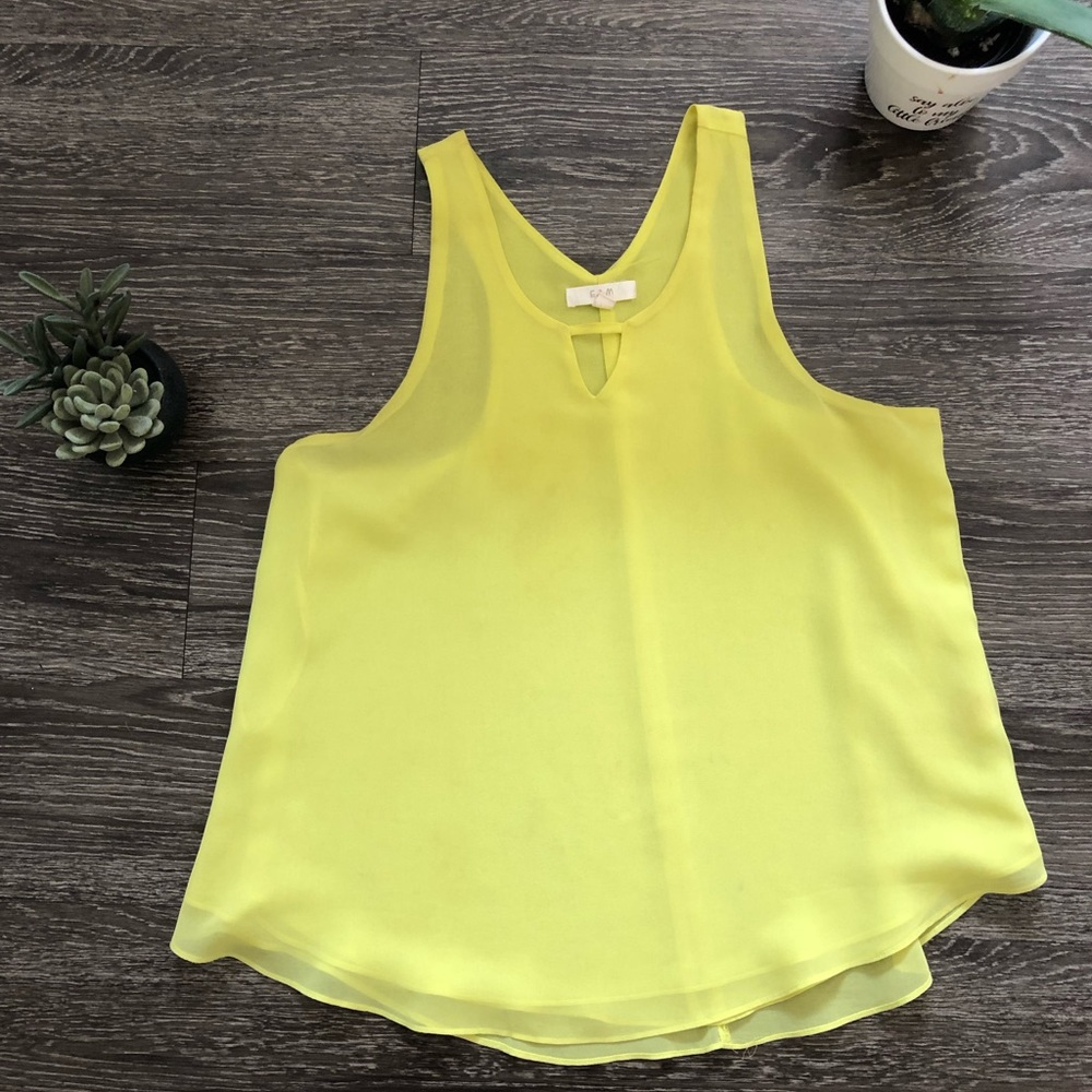 Women’s tank/ sleeveless blouse